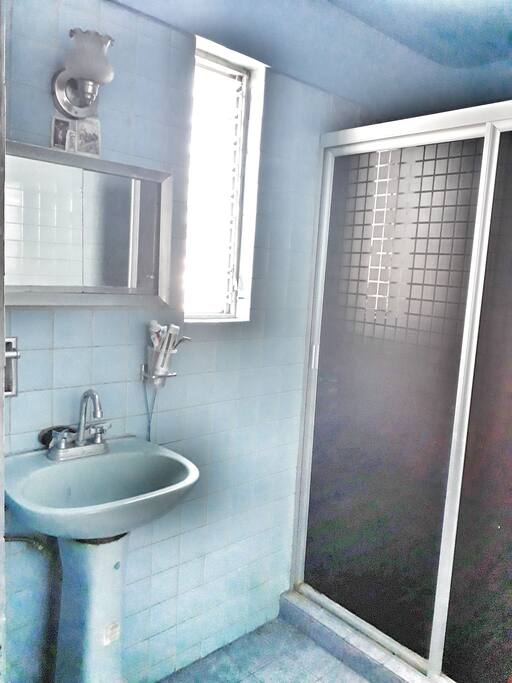 Baño completo y privado