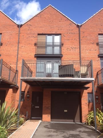 Marina Town House (SA1 8RD)