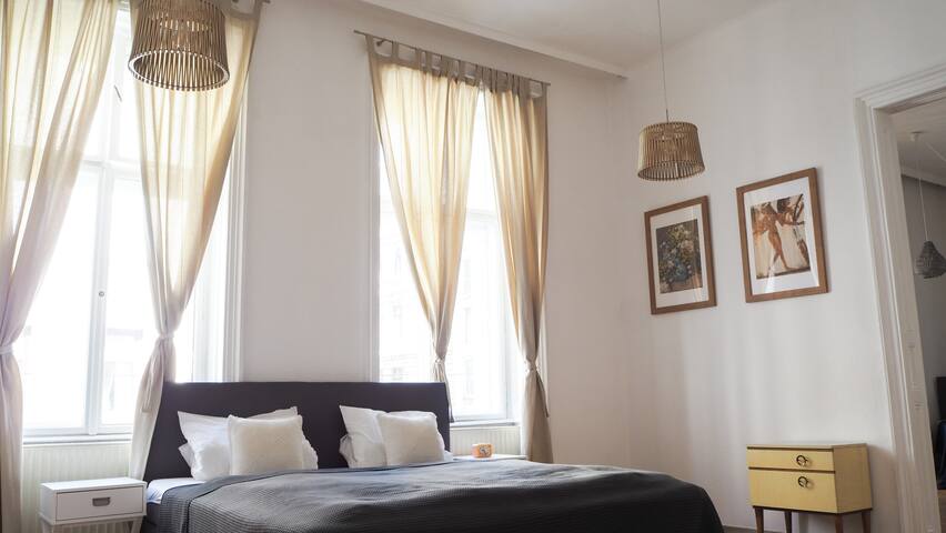 Spacious City Center Apartment gallery image 4