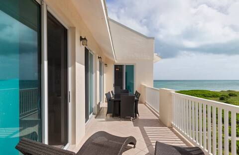 3 bedroom beachfront penthouse with stunning views