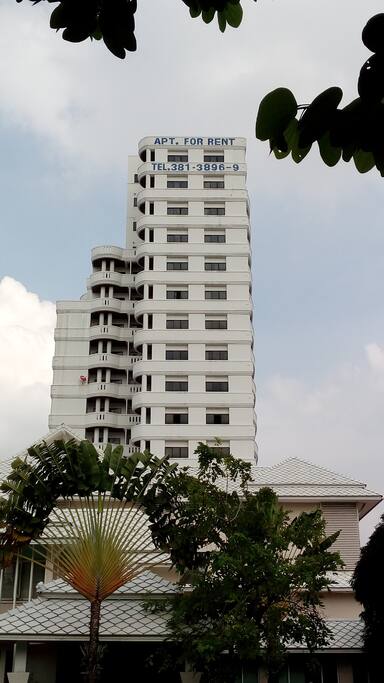 L’appartement est au dernier étage, sans vis à vis.