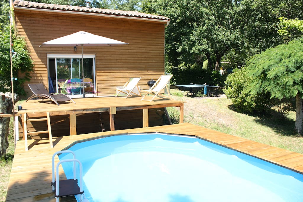 La piscine et sa terrasse