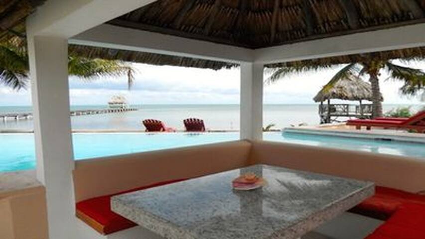 Casa Redonda Oceanfront Private 4 Beds/3 baths gallery image 2