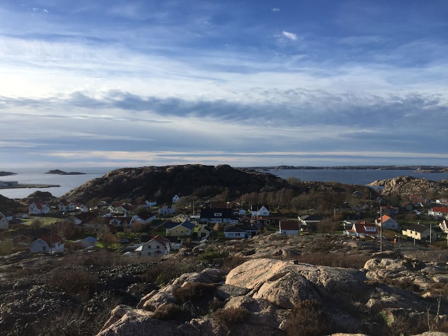 Skalhamn, i mitten av bilden finns huset