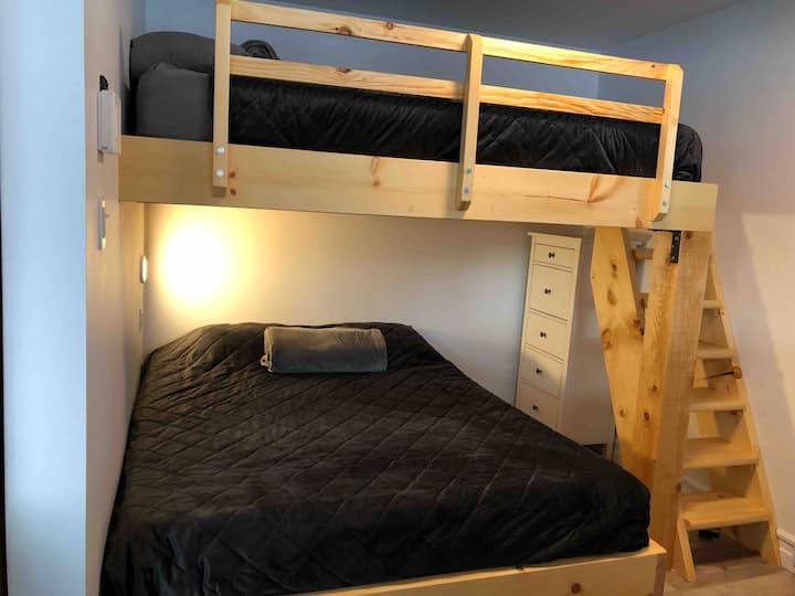 3er dormitorio con 2 literas queen 