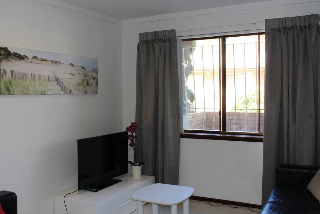 Flat screen TV / Lounge
