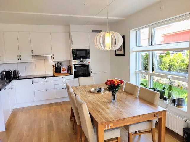 Stor 4 roms leil. med hage og P-plass på Rodeløkka