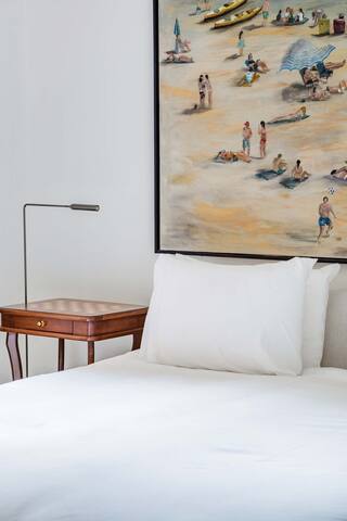 Walk to the Natural History Museum from a Bright Apartment gallery image 2