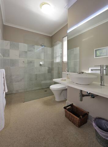 Barry Hall Apartments in beautiful Manor House gallery image 3