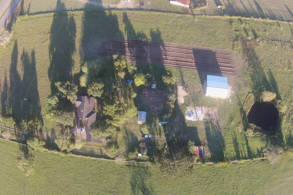 10 acres of country living.