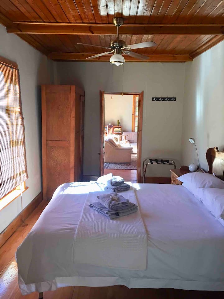 带卫生间的主卧