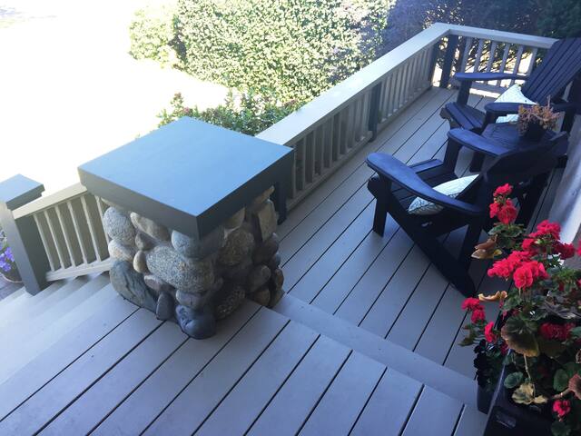 An entire Fairfield Tudor home all to yourself! gallery image 3