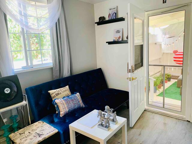 Private Entry 2 beds futon bath, kitchen, backyard