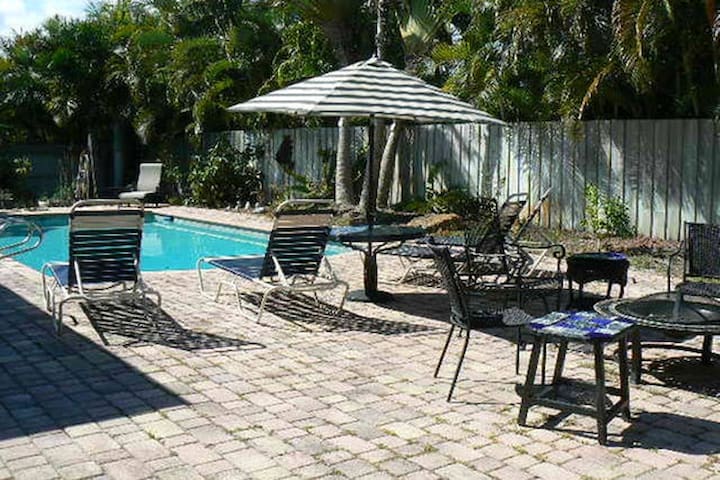 Clean & Quiet piece of Paradise! - 2 Bedrooms!