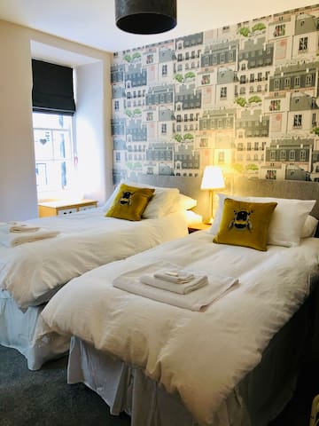 Near The Royal Mile and beside Edinburgh Castle