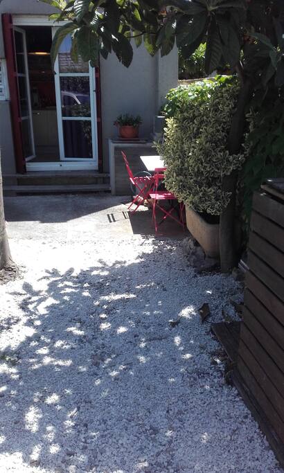 Entrée avec petit coin pour café