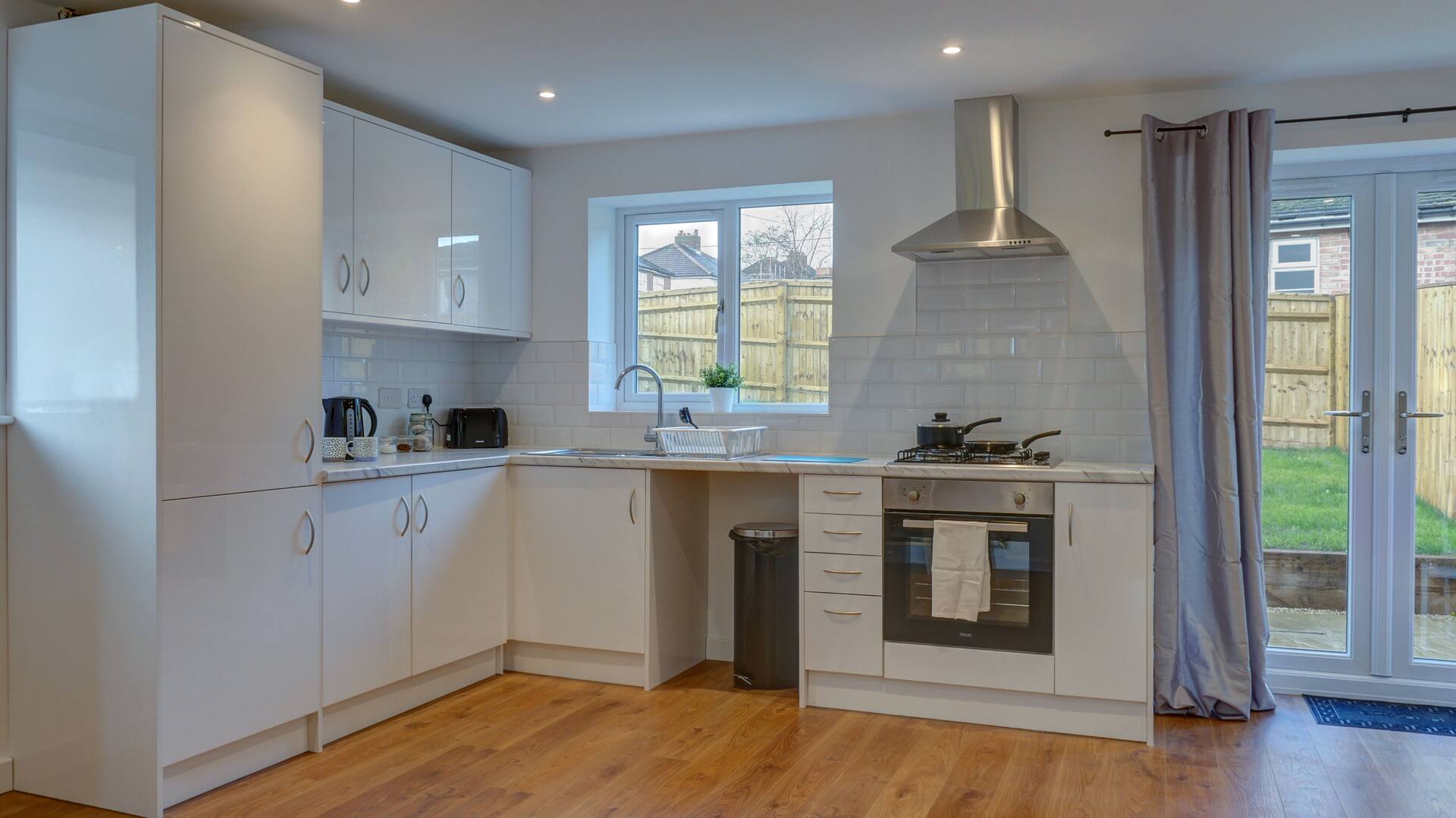 Didcot- Private Flat with Garden & Parking 04