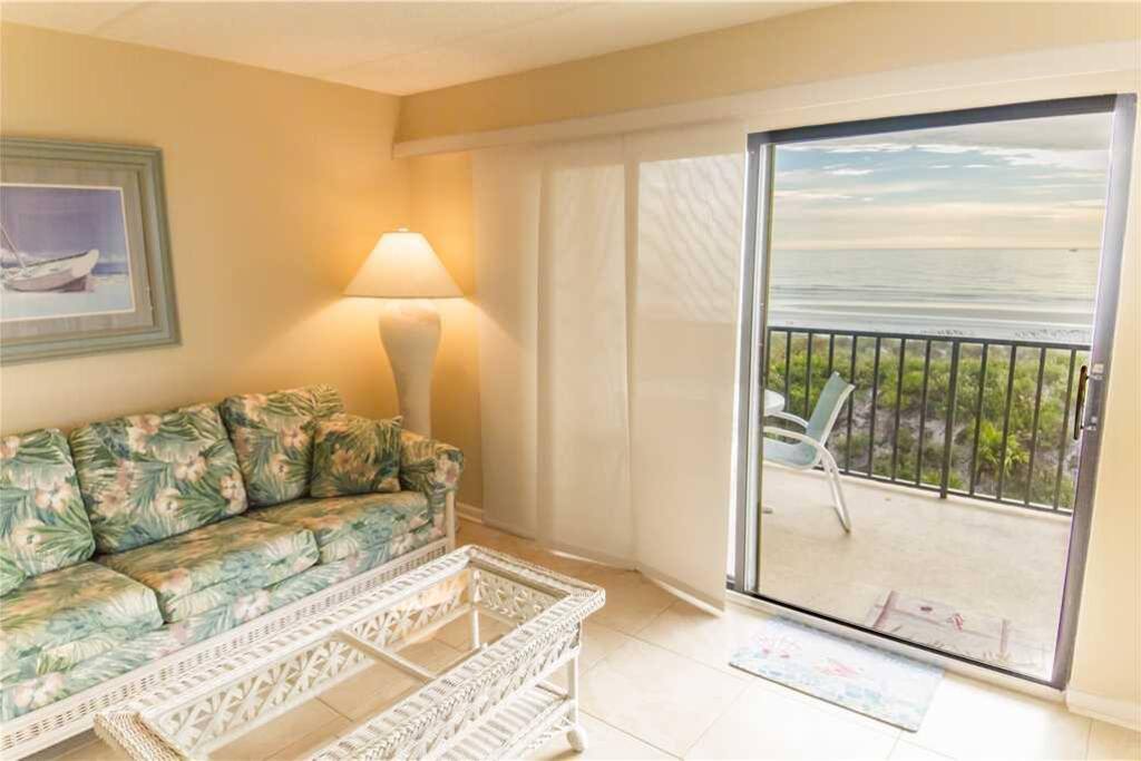 Breathtaking Sights - Endless blue skies and the expansive sea are stretched out right before your eyes.