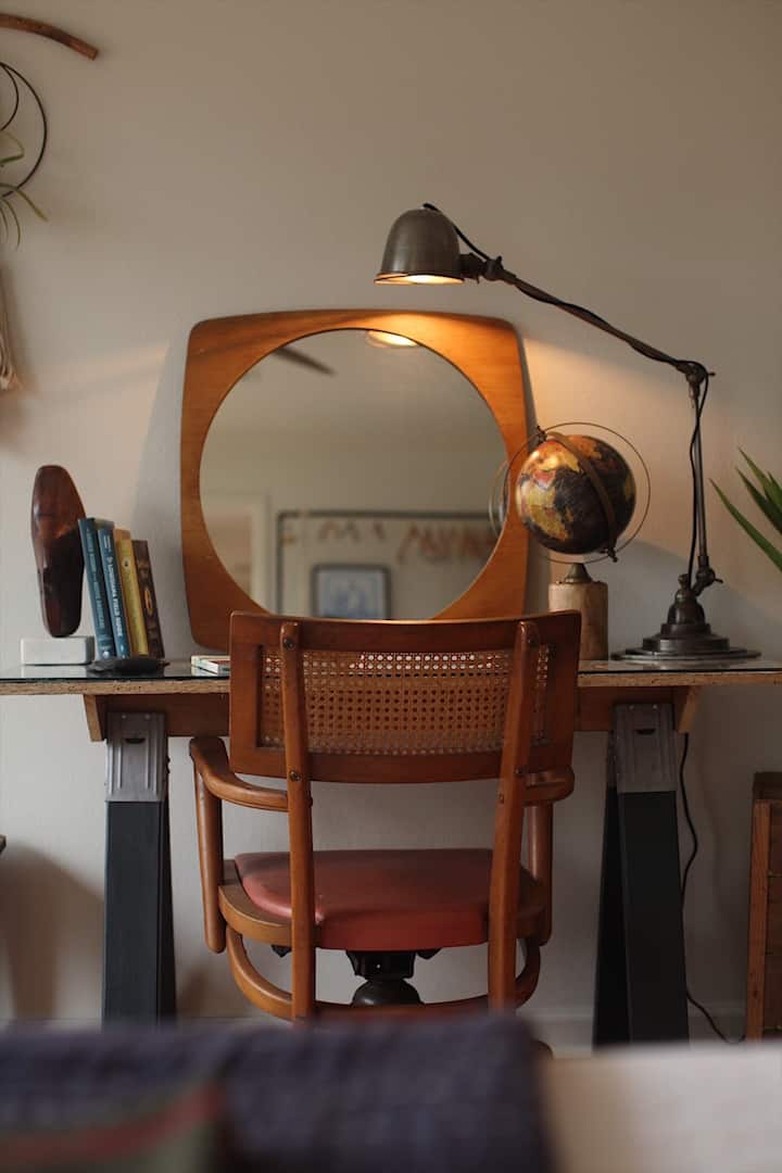 Need desk space to work?! Don’t forget to enjoy the vintage photos of Mr. Long Beard and his family on the desktop!