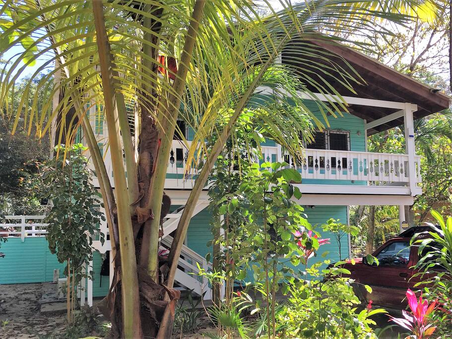 Santosha Beach House - bungalow on main level