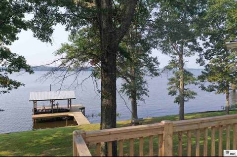 Lisa’s Lakeview on D’Arbonne Lake