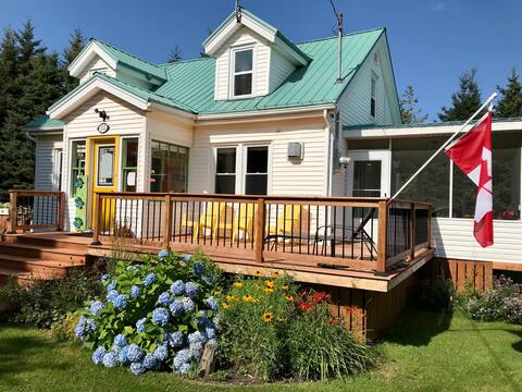 Green Roof Cottage . Fun with Tranquillity !