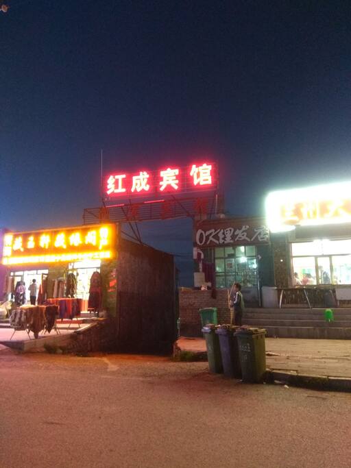 周边有各种美食,购物方便