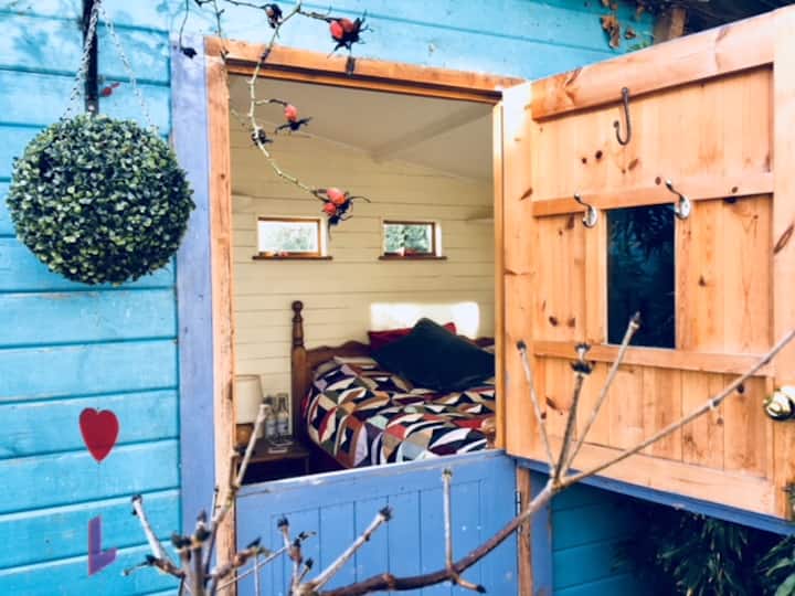 6 Best Log Cabins With Hot Tubs In The Cotswolds, England Trip101