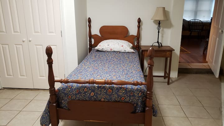 Chumba cha kulala 2 na kitanda kimoja