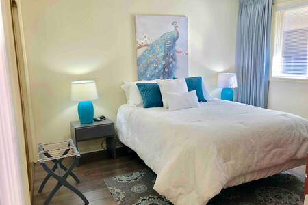 Stunning Views @ Las Palmas-1 Bed, 1 Ba