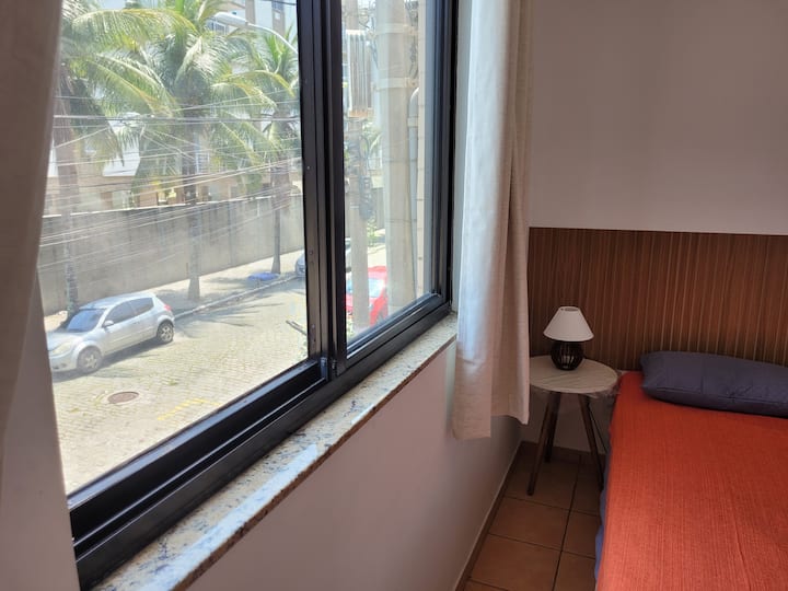 Výhľad z izby na ulicu