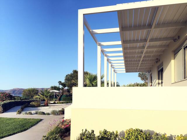 AKTI-Villa & studios by the beach gallery image 5