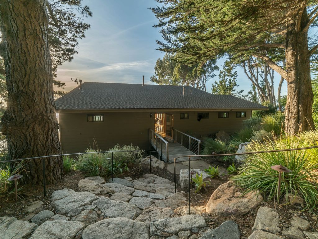 Big Sur Cliff House — view 2