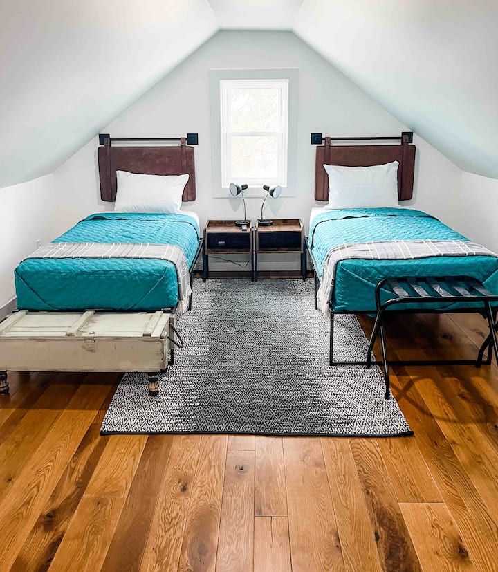 Upstairs twin bedroom