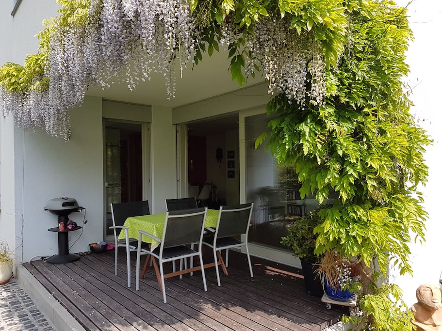 Terrasse mit Zugang zum Garten