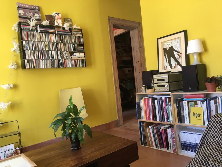 Côté salon... Musique cool et soleil l'après-midi.