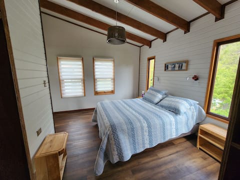 1 room for 2 people with a double bed.