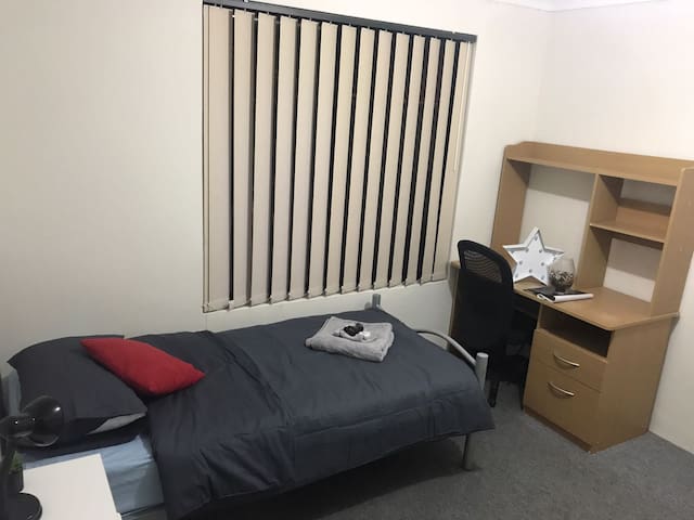 Cosy Private Room + FREE PARKING
