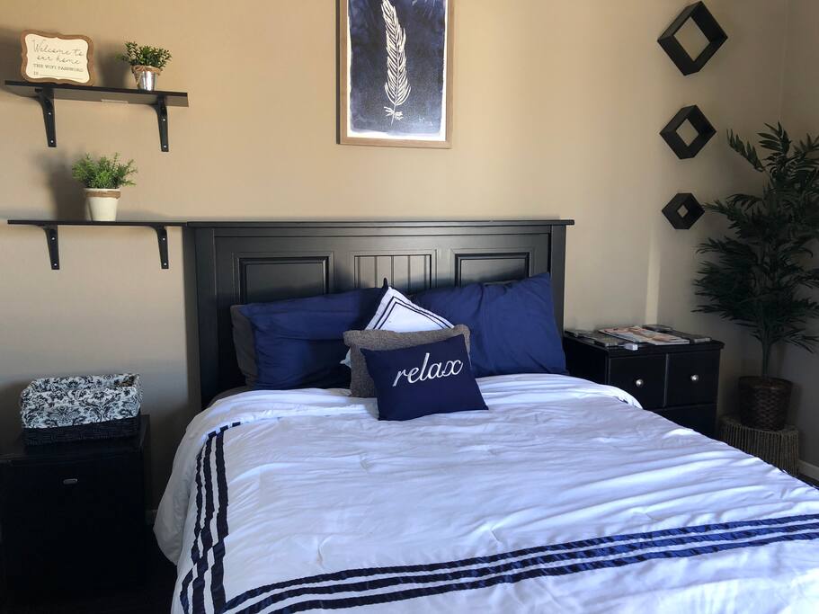 Queen bed with modern decor