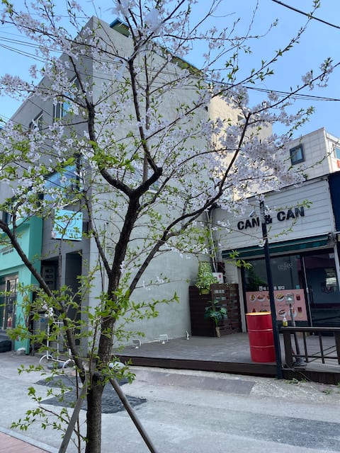 Sunrise House # Sunrise High-rise Lake + Sea View # Late Check-out # Free Netflix # Jungang Market 5 minutes in the center of Sokcho