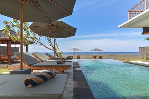 Beach Front 4BR Private Pool Villa @Lovina Area