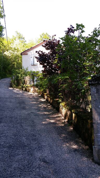 Chemin vers la maison - Pathway to the house
