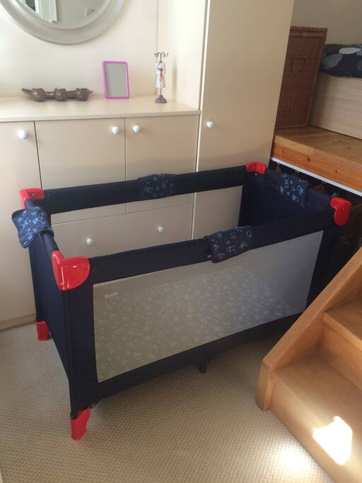 baby crib