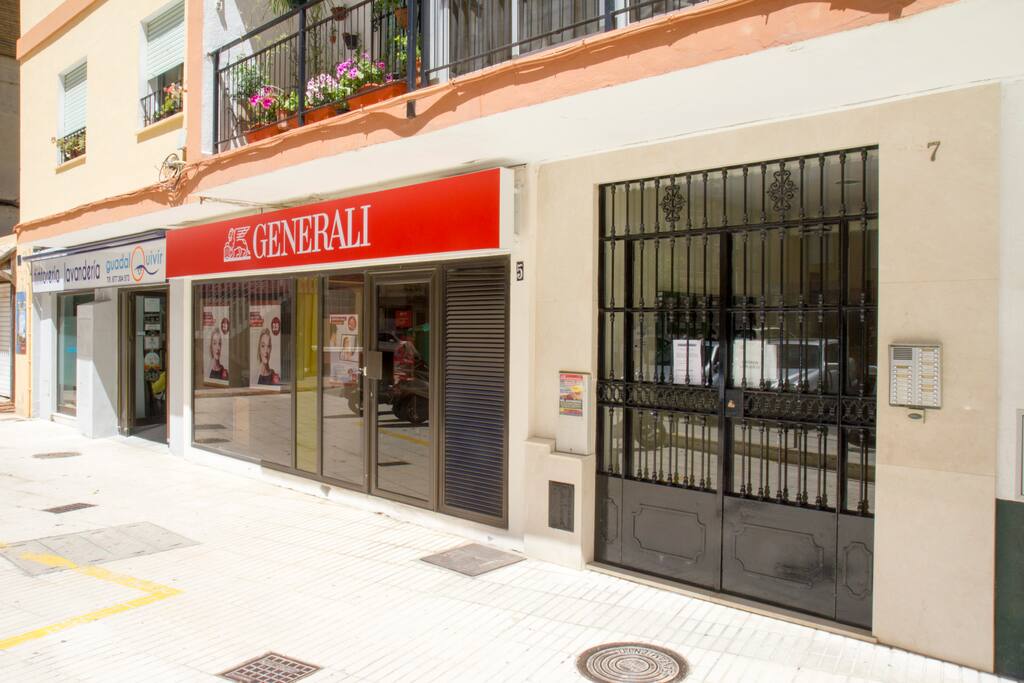 ENTRADA EDIFICIO