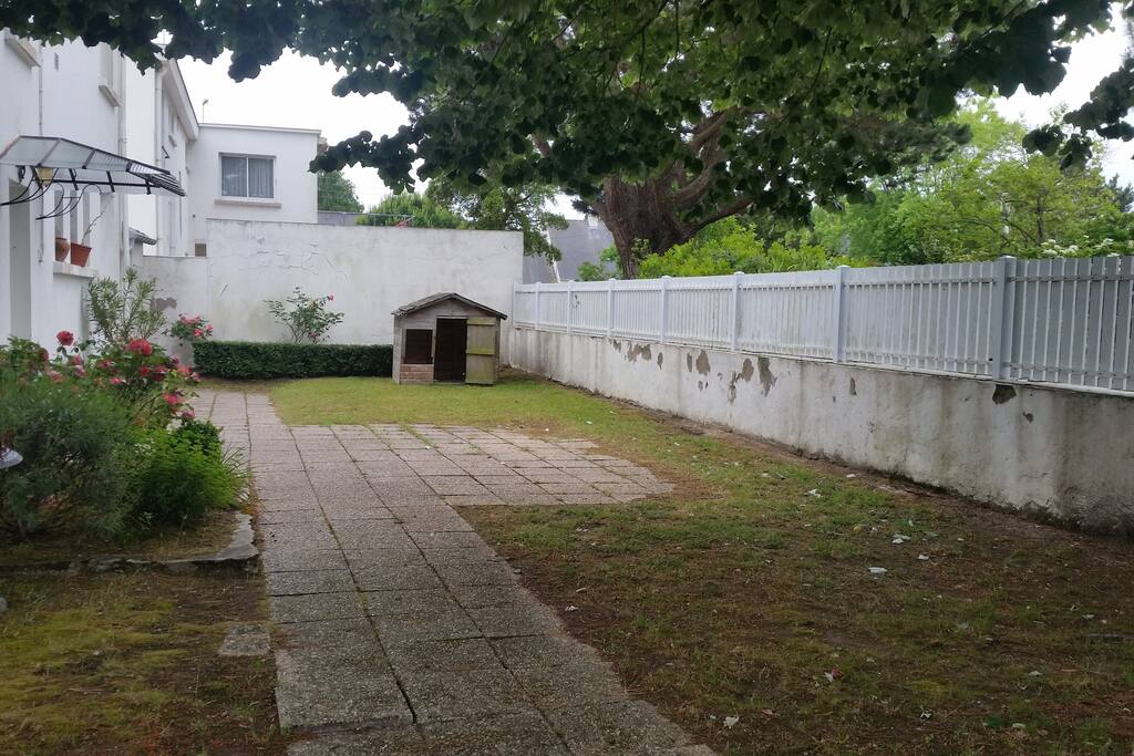 Jardin arrière de la maison