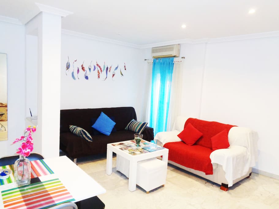 Salón luminoso y climatizado con AA/AC