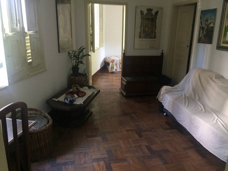Sala ampla e arejada