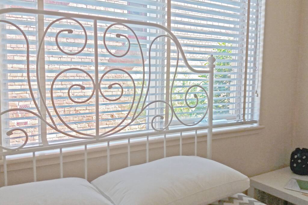 Sunny, clean and quiet bedroom