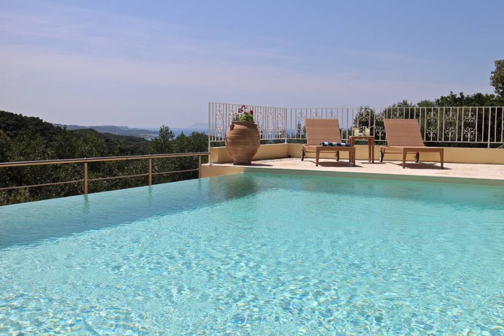 Private infinity pool