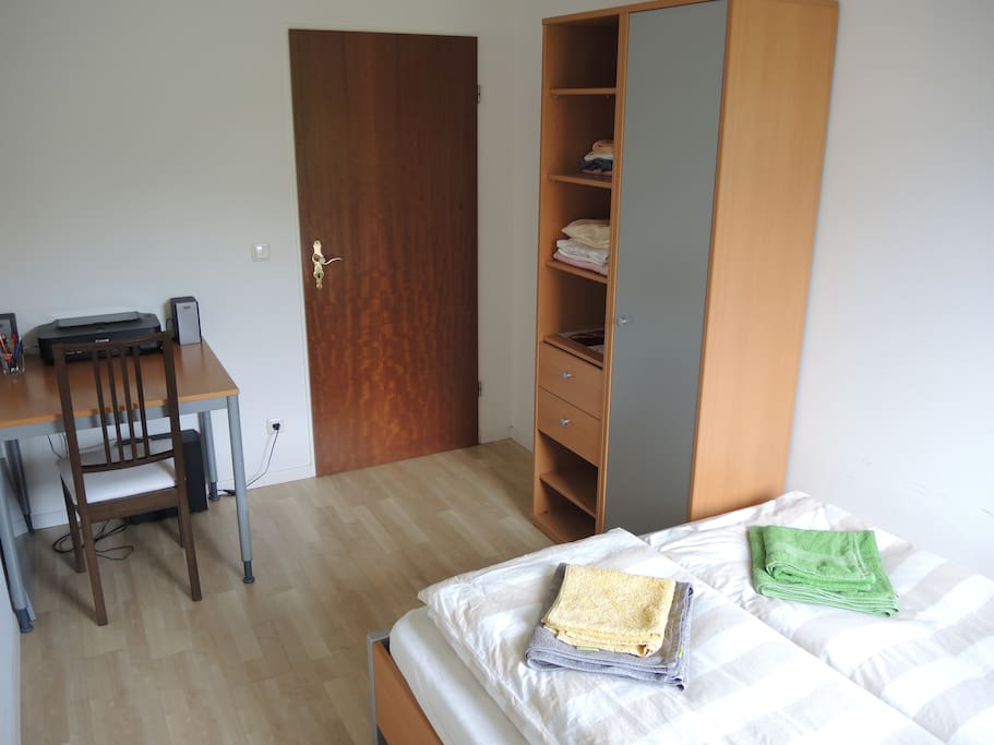 guest room / Gästezimmer